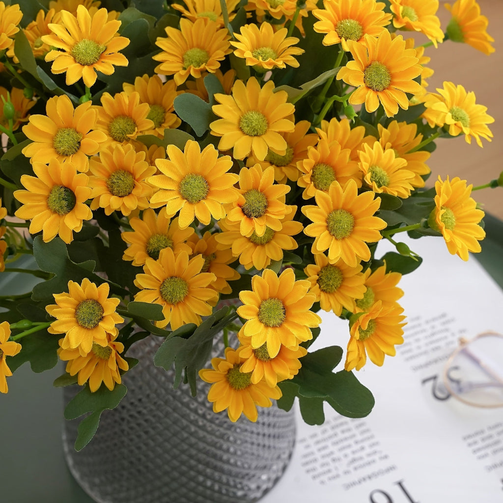 Daisy Table Centerpiece Arrangement