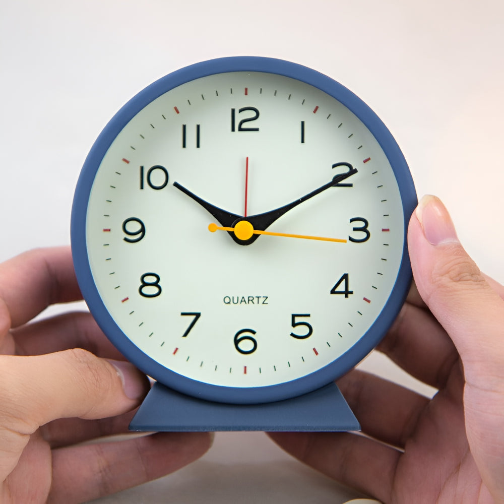 Vintage Silent Quartz Table Clock