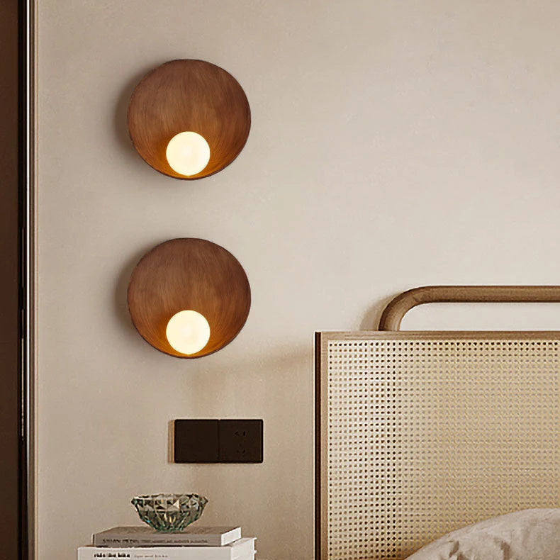 Round Resin & Iron Wall Sconce