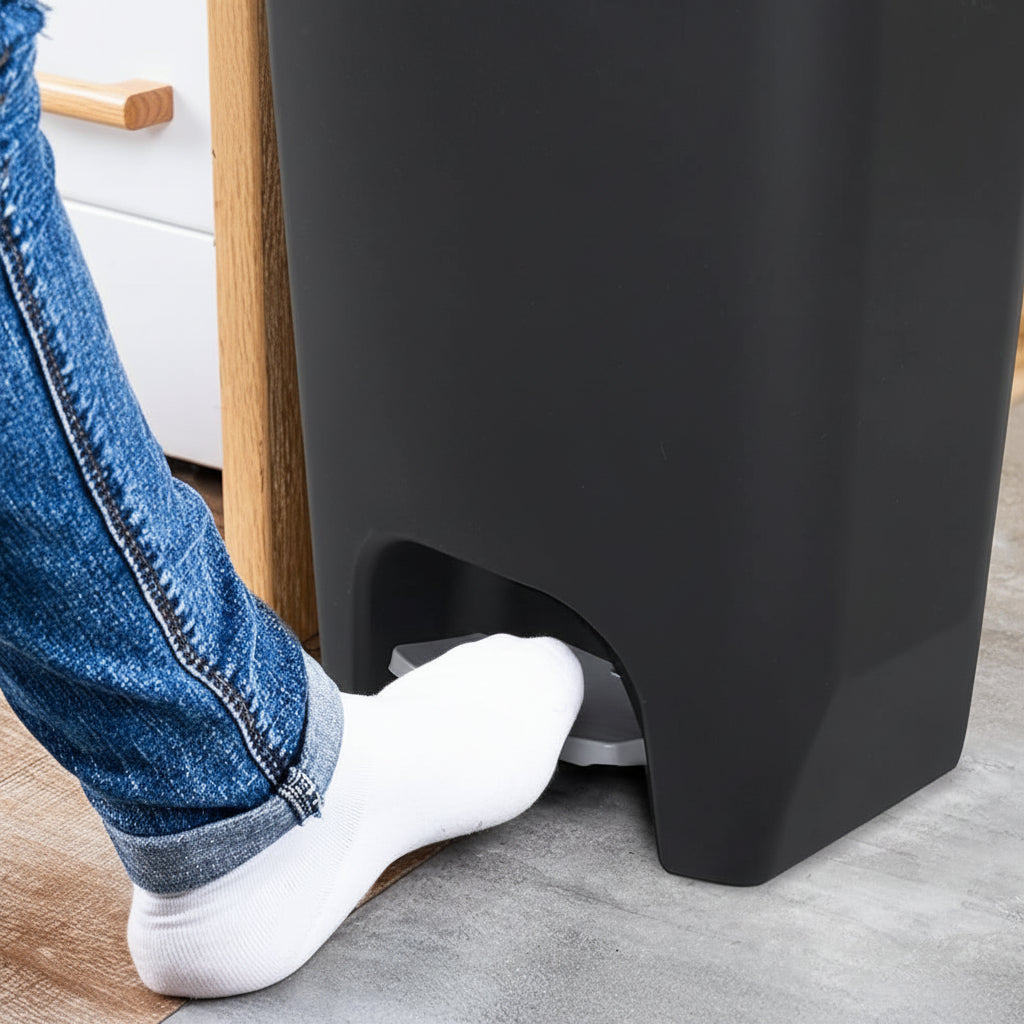 13 Gallon Step Pedal Kitchen Bin