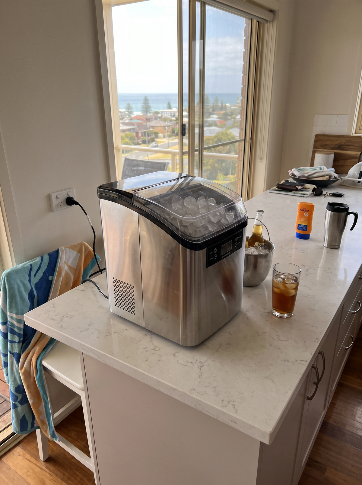 Large Capacity Automatic Ice Maker lifestyle 2
