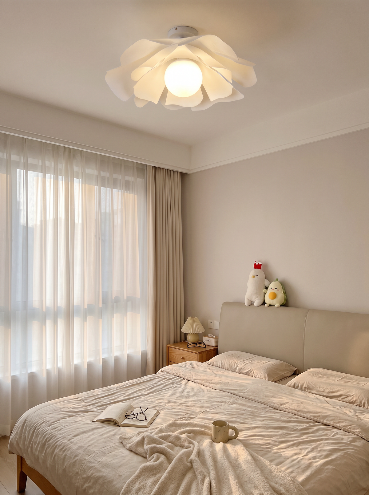 Petal ceiling light casting soft glare free light