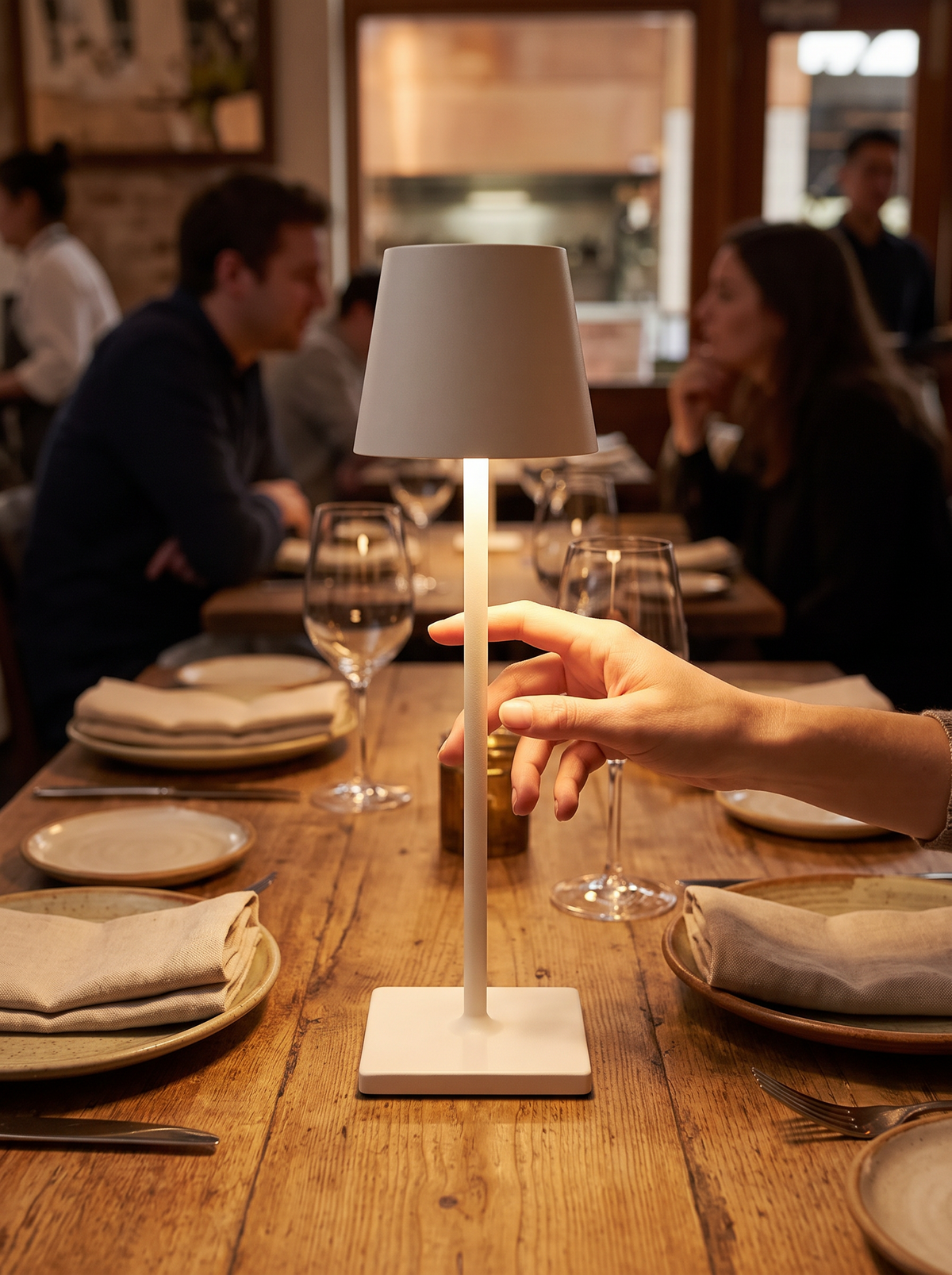 Metal cordless lamp lifestyle 1