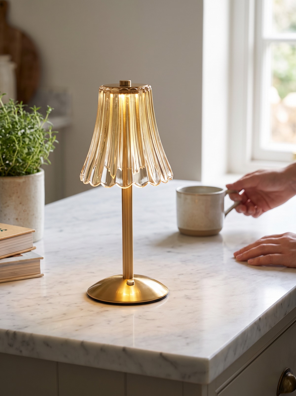 Crystal cordless lamp lifestyle 2