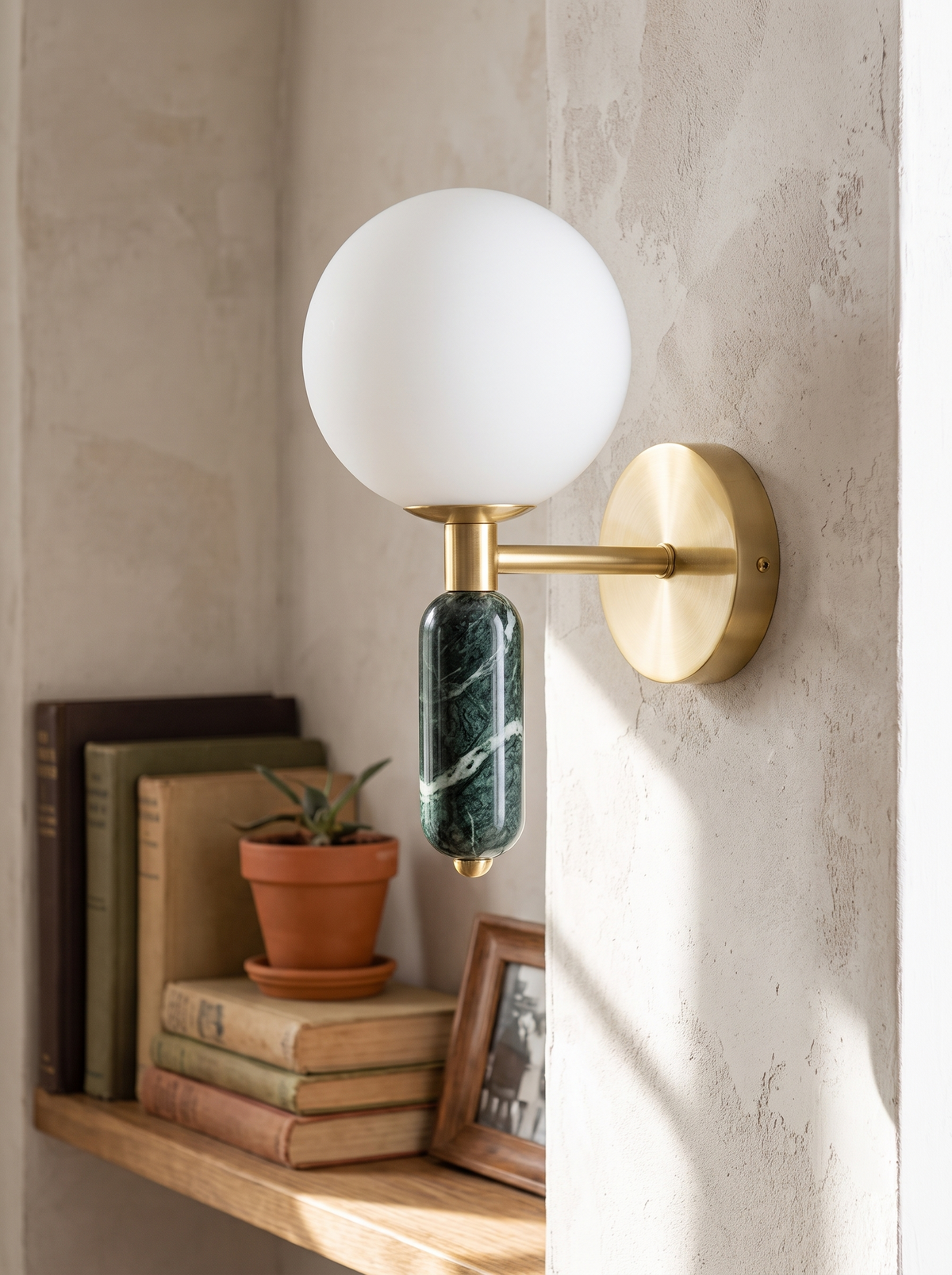 Marble gold sconce lifestyle 1