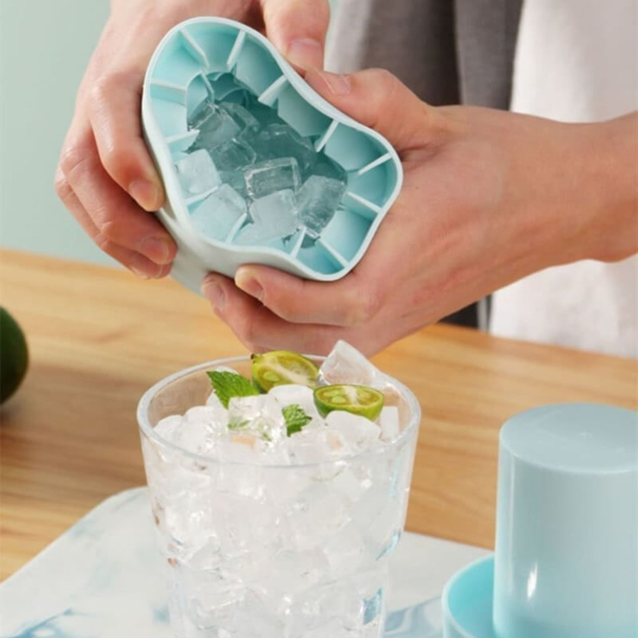 Portable Ice Maker Tray Compact Stackable Lidded Easy To Use - Image 4